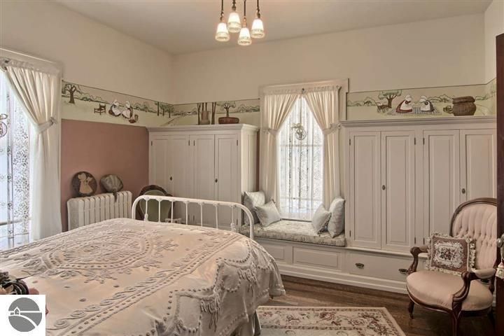 230 Wellington Street, Traverse City, MI 49686